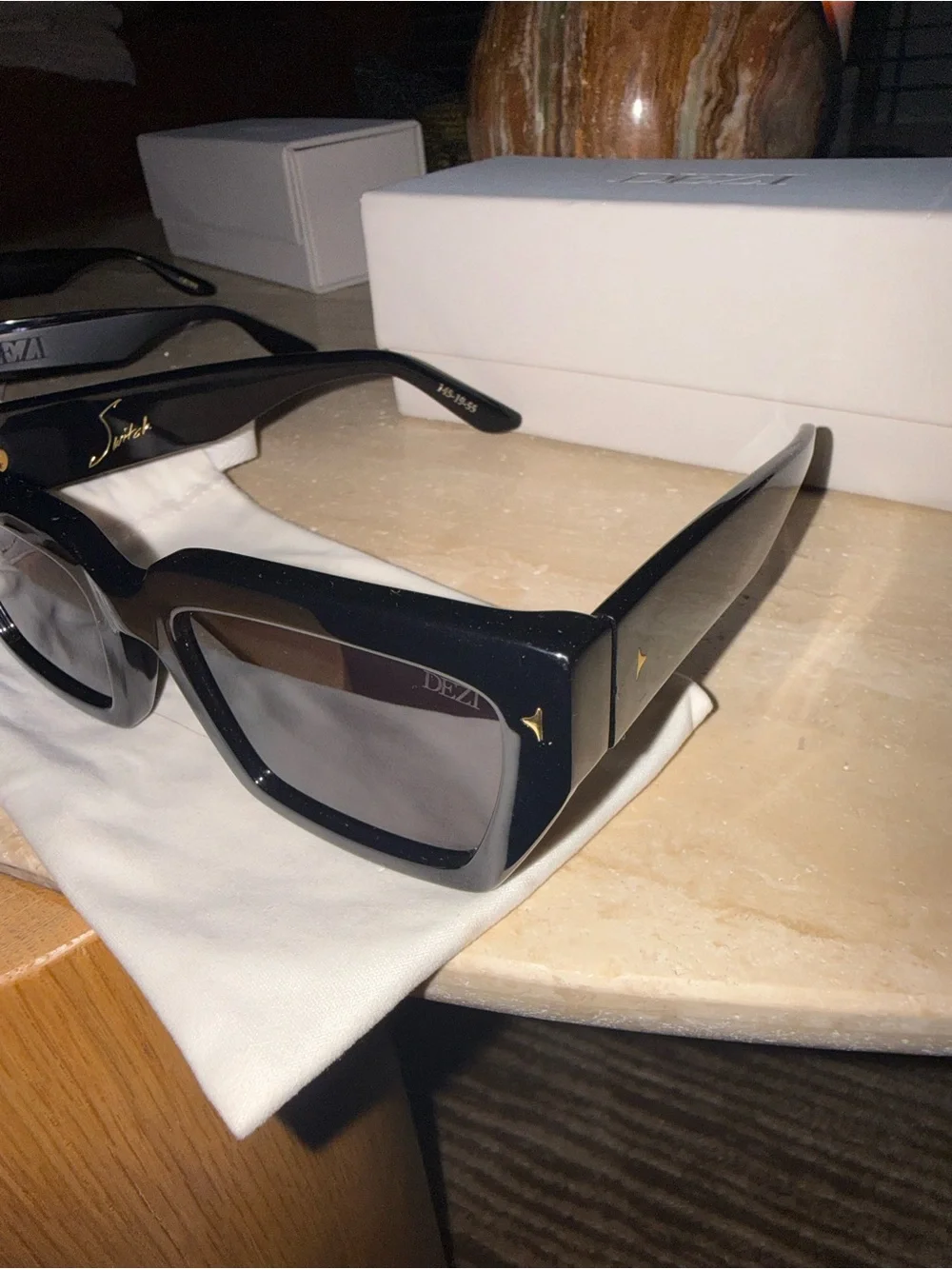 DEZI sleek black